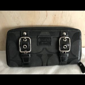 Coach wallet - black,  buckles